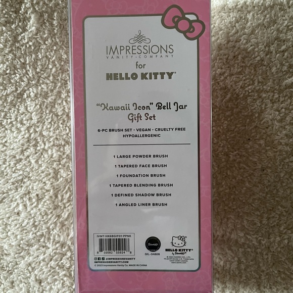 Hello Kitty Makeup Brushes - Picture 3 of 3
